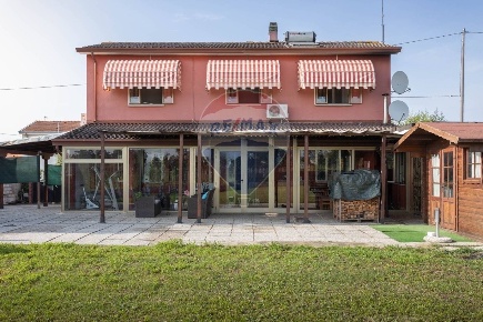 Foto Casa indipendente in via fosson, San Stino di Livenza Centro di 170 m²