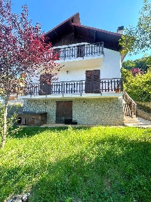 Foto Villa singola in Via Privata Rosso, Pornassio di 140 m² con 4 locali