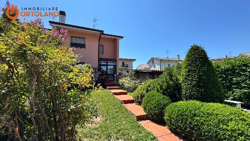 Foto Villa a schiera in Via Crociera, Monfalcone Centro di 166 m²