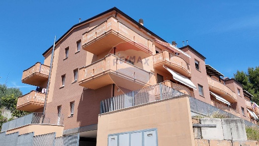 Foto Appartamento in Piazzale Menechen, Recanati di 88 m² con 3 locali