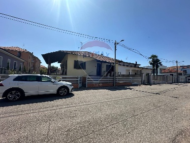 Foto Villa singola in Via Puglie, Villa Cortese di 190 m² con 4 locali