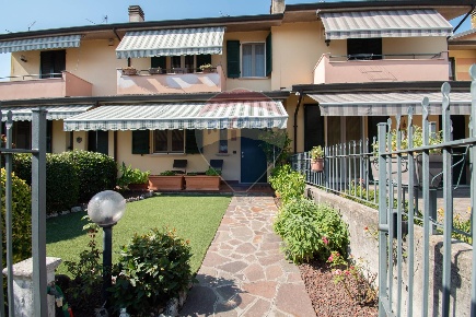 Foto Villa a schiera in Via Papa Giovanni XXIII, Cazzago San Martino