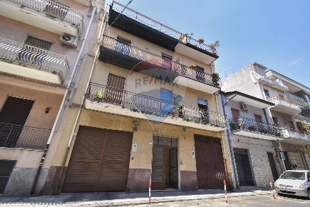 Foto Appartamento in Via Francesco Guglielmino, Aci Catena Centro di 100 m²