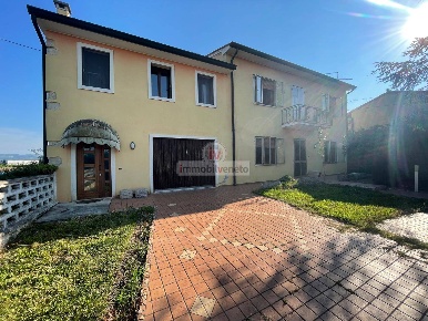 Foto Casa indipendente in VIA ONGARATI, Lonigo Almisano di 223 m²