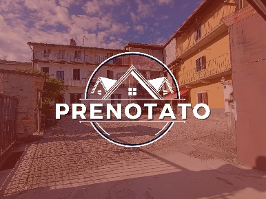 Foto Casa indipendente in via Viggiù, Saltrio di 464 m² con 16 locali