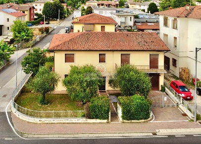 Foto Casa indipendente in VIA CANTARELLA, Brendola Centro di 363 m²