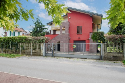 Foto Villa singola in Via per Vimercate, Usmate Velate Usmate di 321 m²