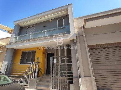 Foto Appartamento in Via Imperatore Costantino, Brindisi di 111 m²