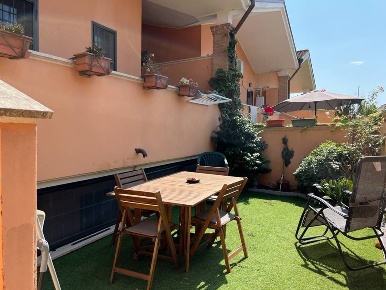 Foto Villa a schiera in Via Bartolomeo Nogara, Roma Ostia Antica di 111 m²