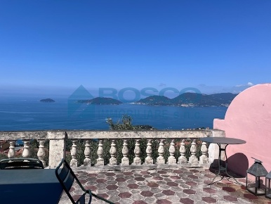 Foto Villa unifamiliare a La Spezia di 190 m² con 10 locali in vendita
