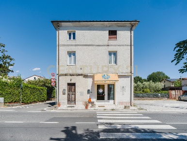Foto Appartamento in Via del Popolo 138/B, Lucca Centro di 130 m²