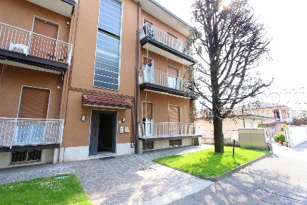 Foto Appartamento in Via Giuseppe Garibaldi, Nerviano Centro di 110 m²