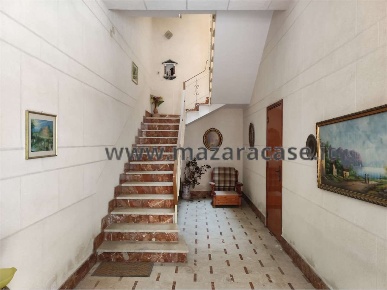 Foto Casa indipendente a Mazara del Vallo di 260 m² con 6 locali in vendita