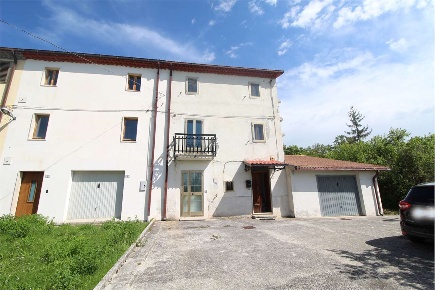 Foto Appartamento in Via Petransieri 2c, Ateleta di 169 m² con 6 locali