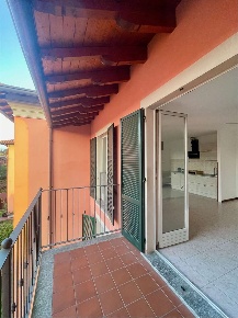 Foto Appartamento in VIA GARIBALDI, Carugo Centro di 87 m² con 3 locali