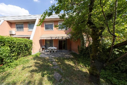 Foto Villa a schiera in Via Albert Einstein 38, Modena Villaggio Giardino
