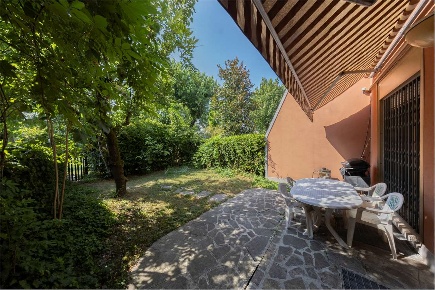 Foto Villa a schiera in Via Albert Einstein 38, Modena Villaggio Giardino