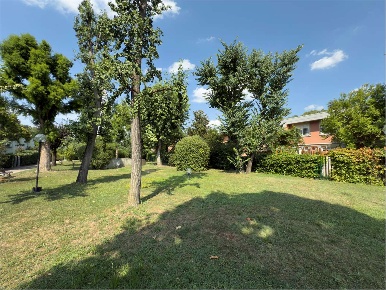 Foto Villa a schiera in Via Albert Einstein 38, Modena Villaggio Giardino