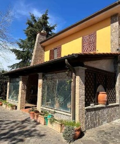 Foto Villa unifamiliare in Via dell'Aquila  158, Morlupo di 396 m²