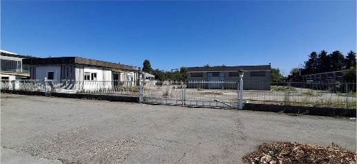 Foto Capannone industriale in Strada per Biandrate 58, Novara di 930 m²