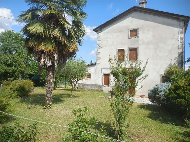Foto Appartamento a Colle Umberto di 162 m² con 8 locali in vendita