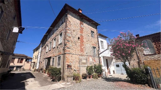 Foto Appartamento in San Ginese, Capannori di 220 m² con 7 locali