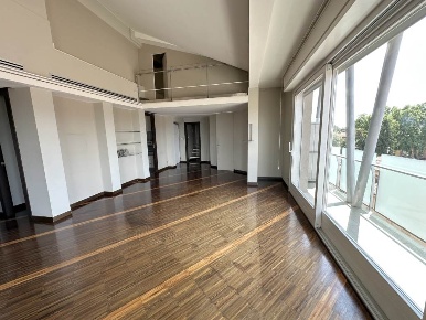 Foto Attico a Piacenza Borgotrebbia di 180 m² con 5 locali in affitto