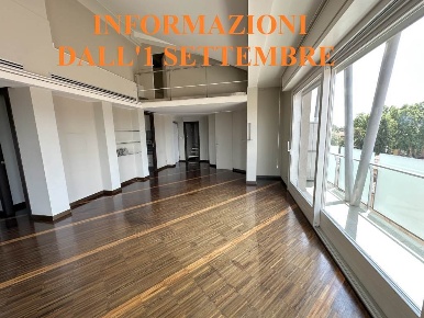 Foto Attico a Piacenza Centro Storico di 180 m² con 5 locali in affitto