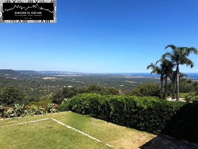 Foto Villa unifamiliare a Ostuni di 150 m² con 6 locali in vendita