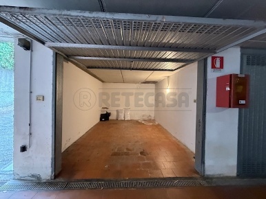 Foto Posti auto in Via Aurelia 120, Loano Centro di 19 m² con 1 locali