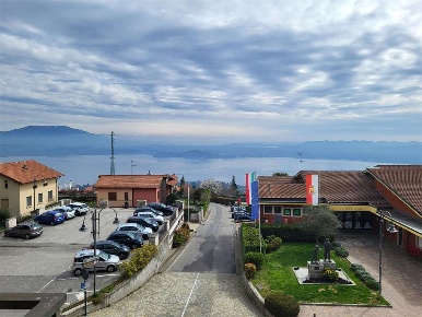 Foto Appartamento a Massino Visconti di 105 m² con 6 locali in vendita