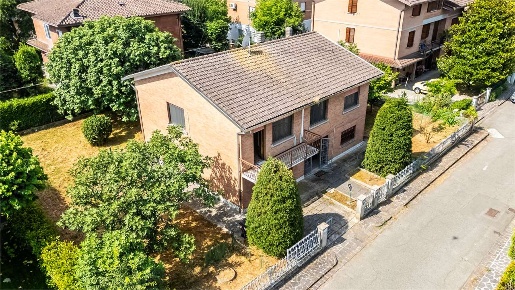 Foto Casa indipendente in VIA MAR BALTICO 9, Carpi di 293 m² con 8 locali