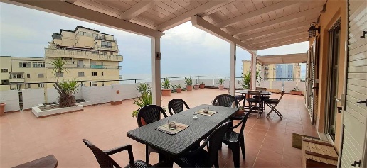 Foto Appartamento a Catanzaro di 150 m² con 6 locali in affitto