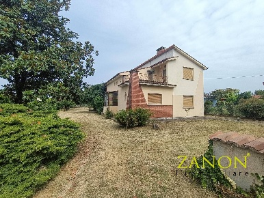 Foto Villa singola in via Del San Michele, Gorizia Centro di 160 m²