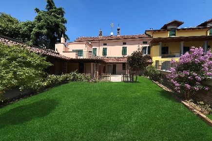 Foto Casa indipendente a Quargnento di 279 m² con 7 locali in vendita
