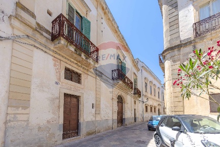 Foto Casa indipendente in Via Ottavio  Scalfo, Galatina Centro di 1050 m²