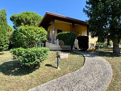 Foto Casa indipendente in VIA MANZONI, Villaga Pozzolo di 336 m² in vendita