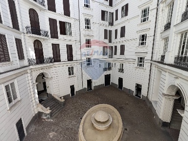Foto Appartamento in Piazza Nicola Amore, Napoli Tribunali di 90 m²