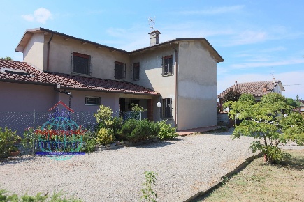 Foto Villa bifamiliare in VIA CASONI, Cento Frazioni Nord di 179 m²
