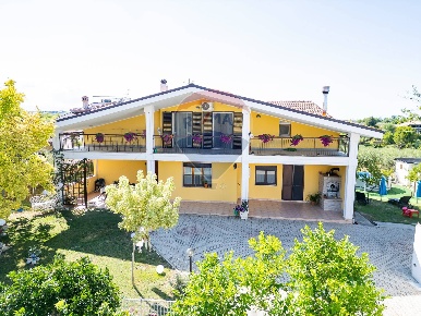 Foto Villa unifamiliare in Contrada Civitarese, Ortona Civitarese di 395 m²