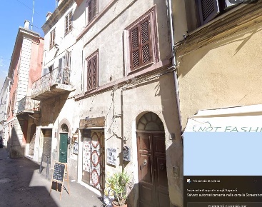 Foto Appartamento in Via Vittorio Veneto, Sutri Centro di 80 m² in vendita
