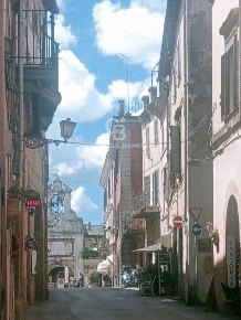 Foto Appartamento in Via Vittorio Veneto, Sutri Centro di 80 m² in vendita