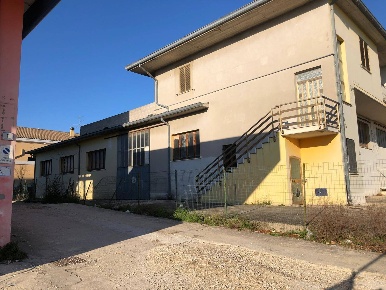 Foto Capannone industriale in Viale I° Maggio, Mosciano Sant'Angelo
