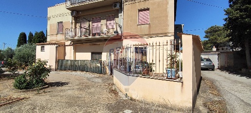 Foto Appartamento in VIA UGO FOSCOLO, Caltagirone di 111 m² con 3 locali