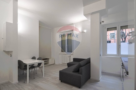 Foto Appartamento in Via Bergognone, Milano Solari di 47 m² con 2 locali