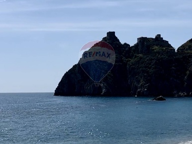 Foto Appartamento in Via consolare Valeria, Sant'Alessio Siculo di 54 m²