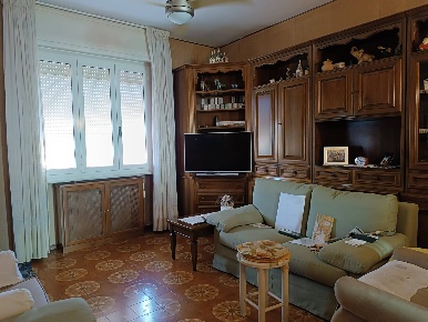 Foto Appartamento in via pascoli, Cascina Centro di 86 m² con 5 locali