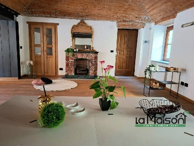 Foto Appartamento in VIA DELLA CATTEDRALE, Ivrea di 250 m² con 5 locali