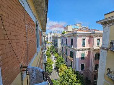 Foto Appartamento in Via Francesco Paolo Volpe, Salerno Centro di 125 m²