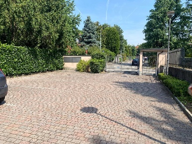 Foto Box in Via Fiume, Vimercate San Maurizio di 14 m² con 1 locali
